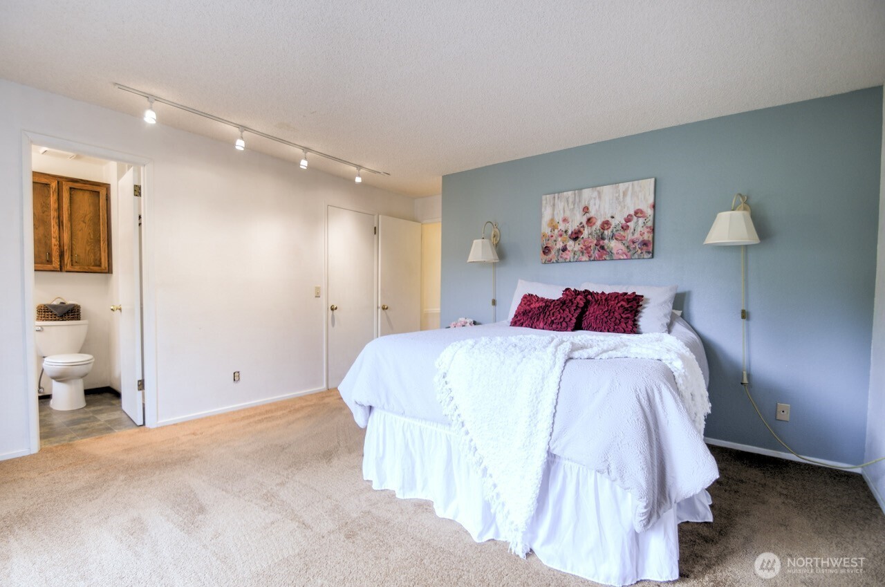 2201 Nut Tree Loop SE, Olympia, WA 98501