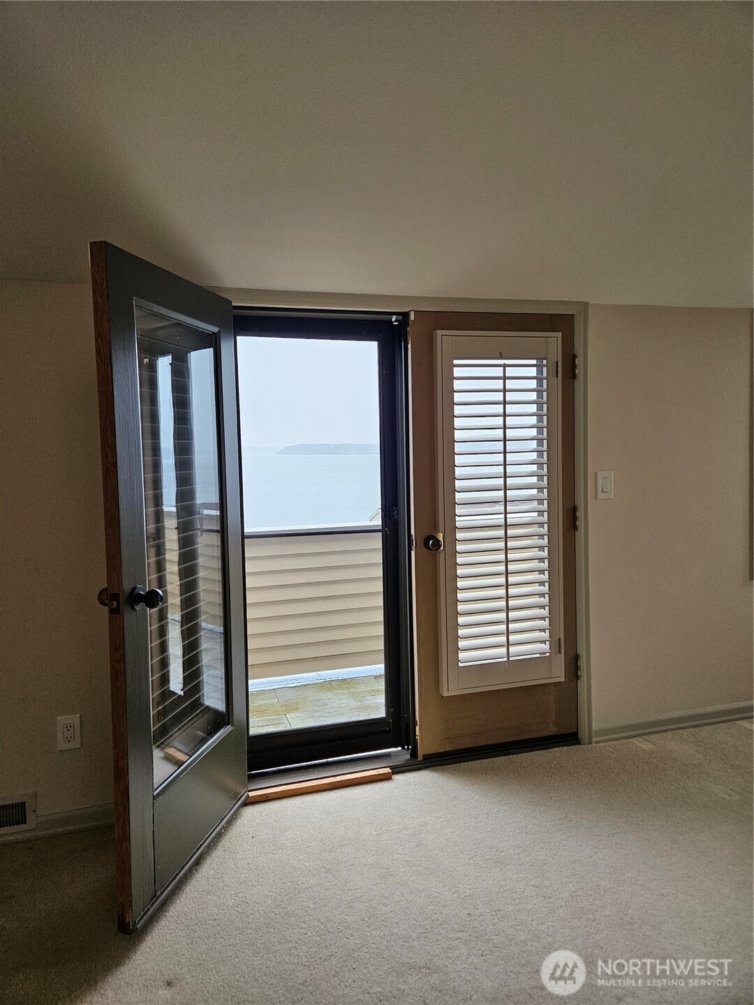 61 Leschi Drive SW, Steilacoom, WA 98388-1525