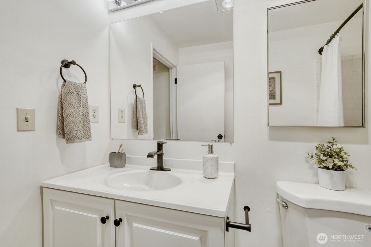 2501 Canterbury Lane E #215, Seattle, WA 98112