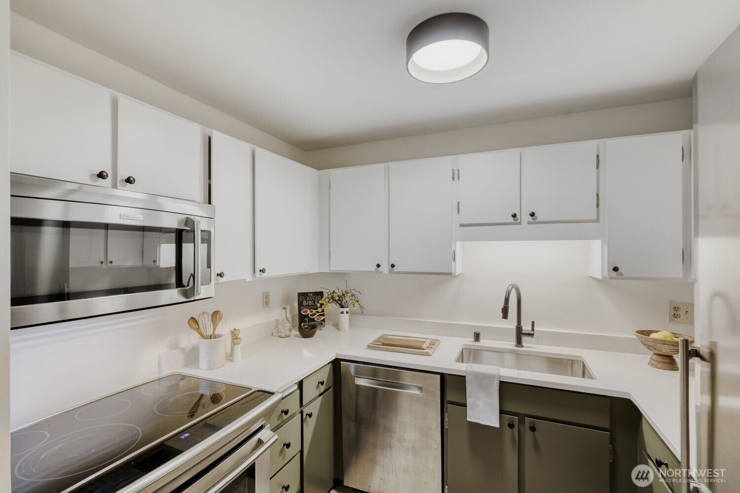 2501 Canterbury Lane E #215, Seattle, WA 98112