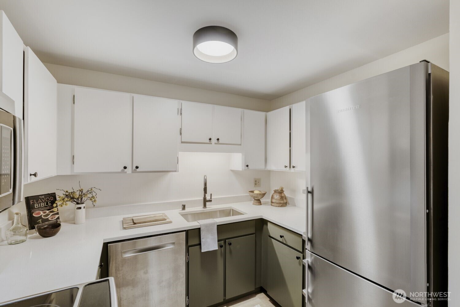 2501 Canterbury Lane E #215, Seattle, WA 98112