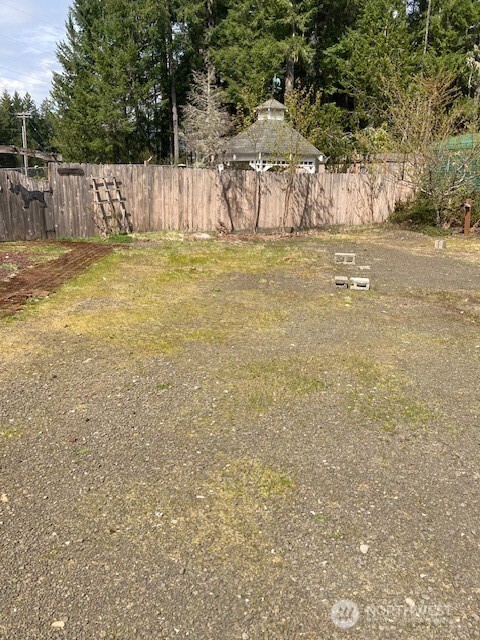 301 N Chinook Drive , Hoodsport, WA 98548