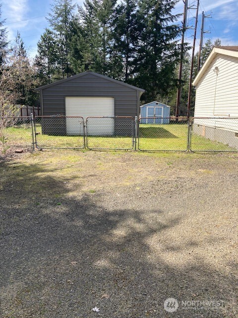 301 N Chinook Drive , Hoodsport, WA 98548