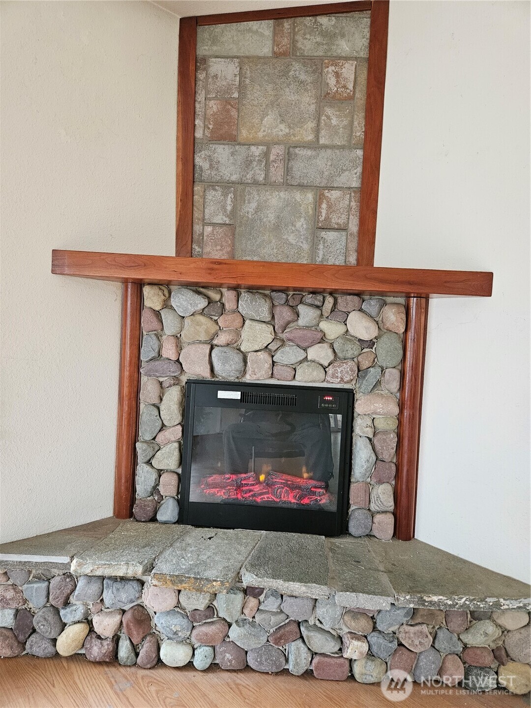 301 N Chinook Drive , Hoodsport, WA 98548