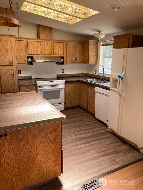 301 N Chinook Drive , Hoodsport, WA 98548