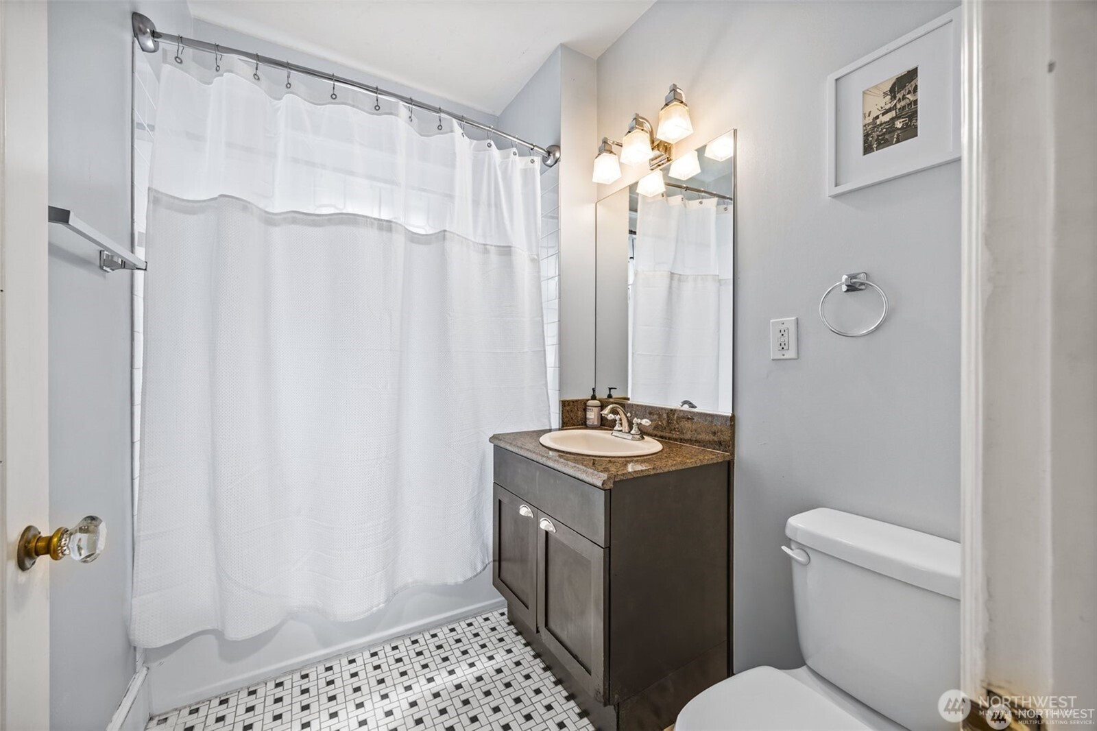 2132 5th Avenue #202, Seattle, WA 98121