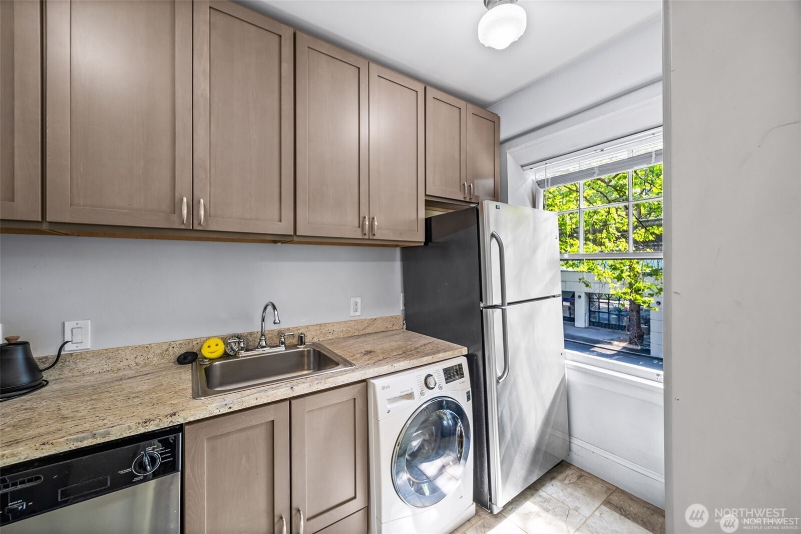 2132 5th Avenue #202, Seattle, WA 98121