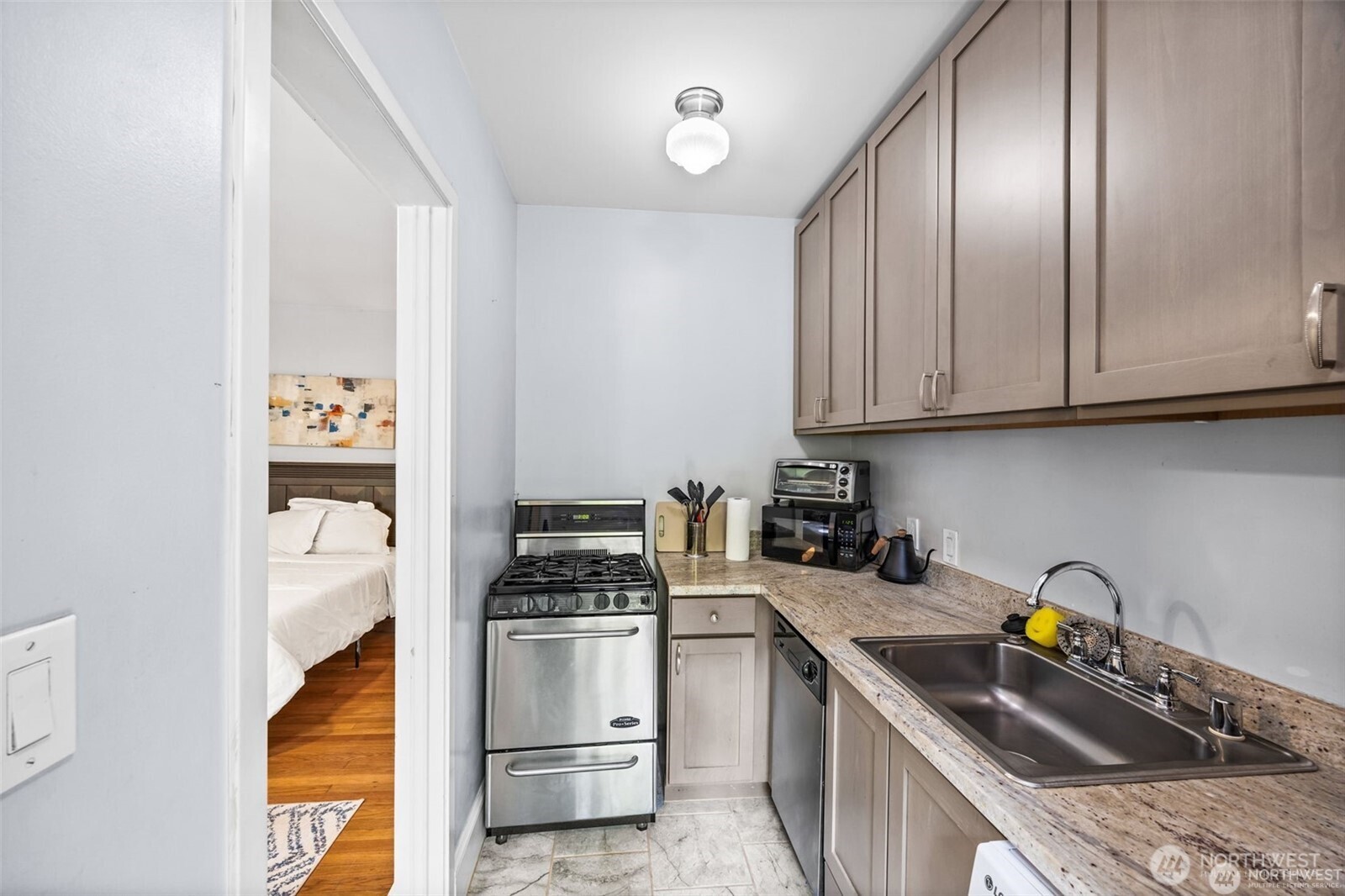 2132 5th Avenue #202, Seattle, WA 98121