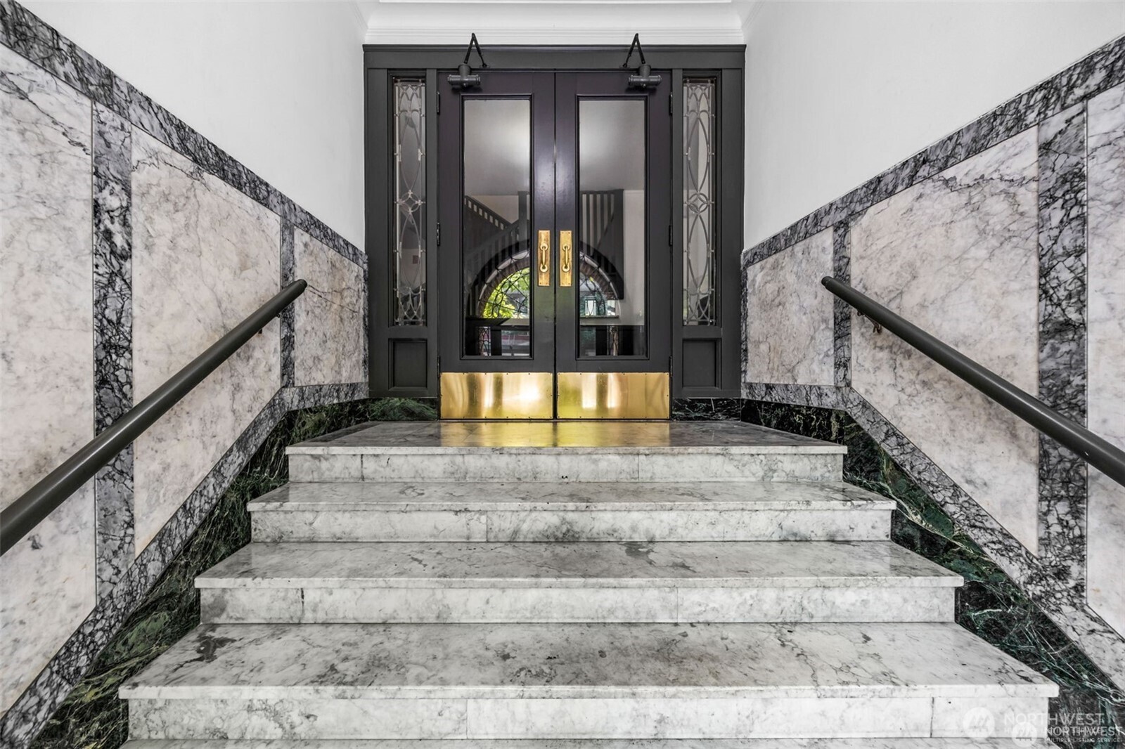 2132 5th Avenue #202, Seattle, WA 98121