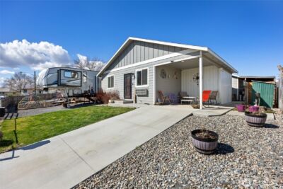 1042 W Charlotte Street , Moses Lake, WA 98837 - Photo 2