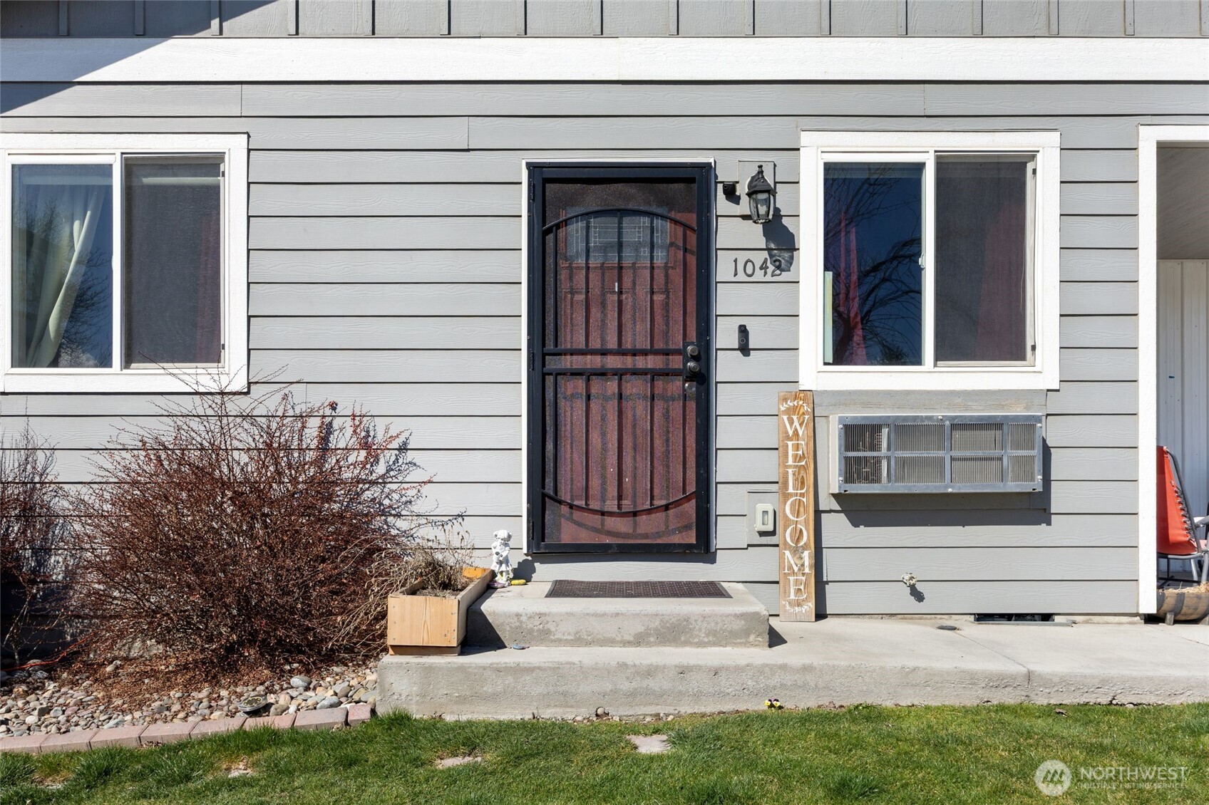 1042 W Charlotte Street , Moses Lake, WA 98837