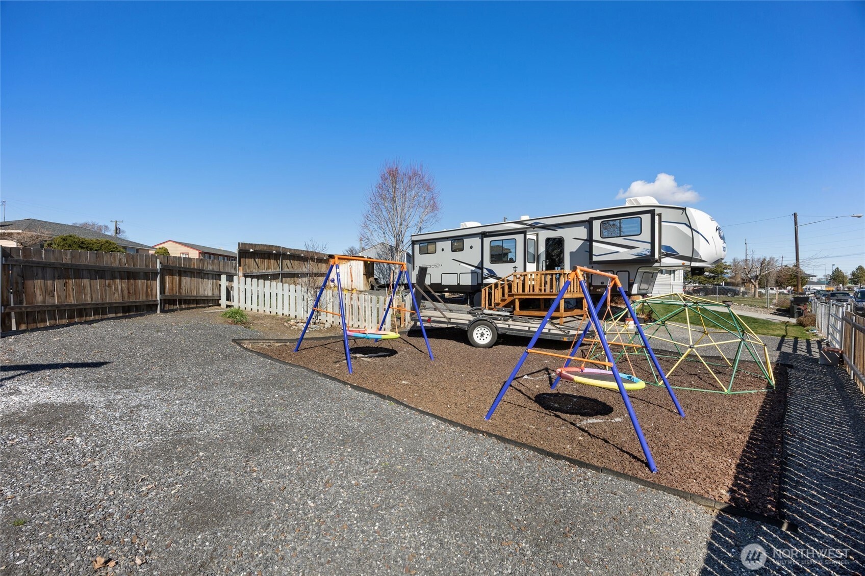 1042 W Charlotte Street , Moses Lake, WA 98837