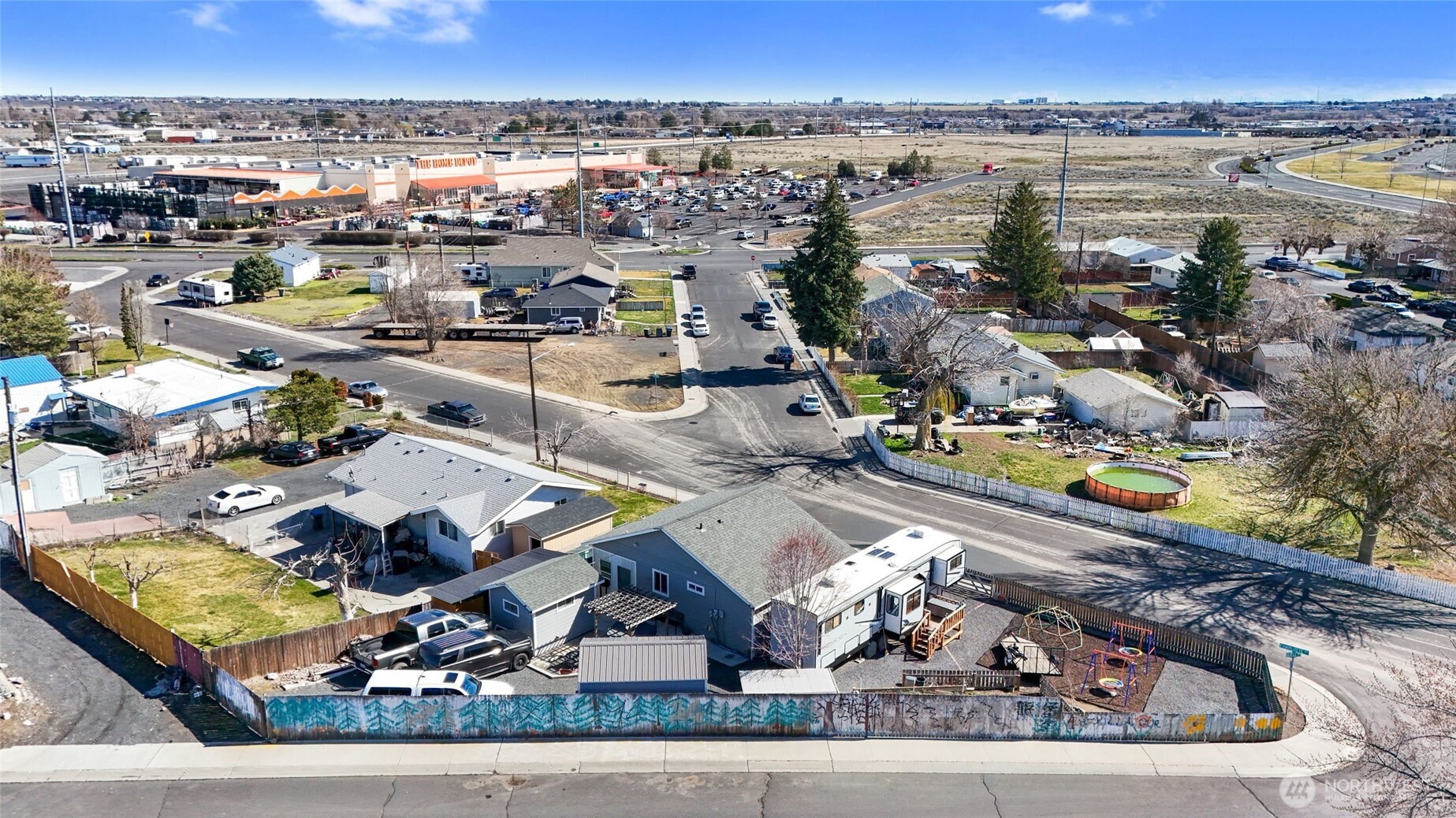 1042 W Charlotte Street , Moses Lake, WA 98837