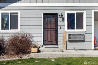 1042 W Charlotte Street , Moses Lake, WA 98837 - Photo 3