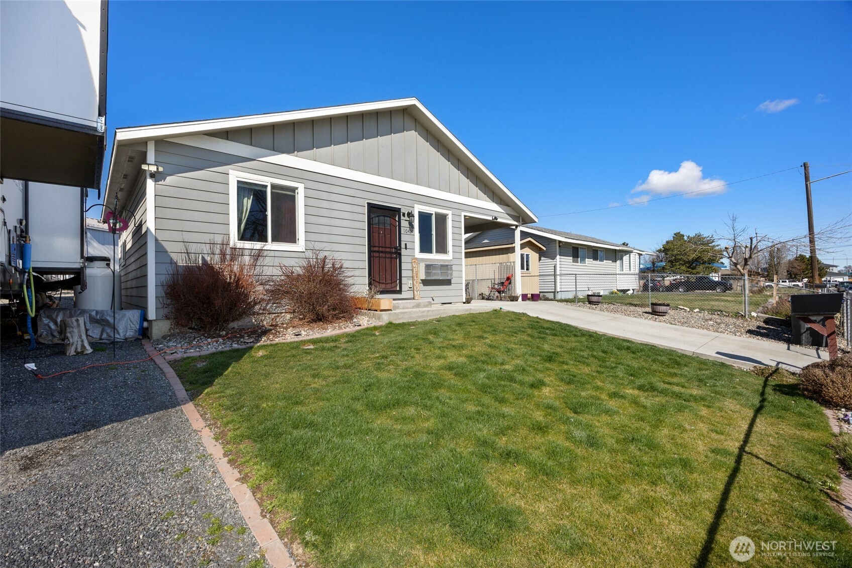 1042 W Charlotte Street , Moses Lake, WA 98837