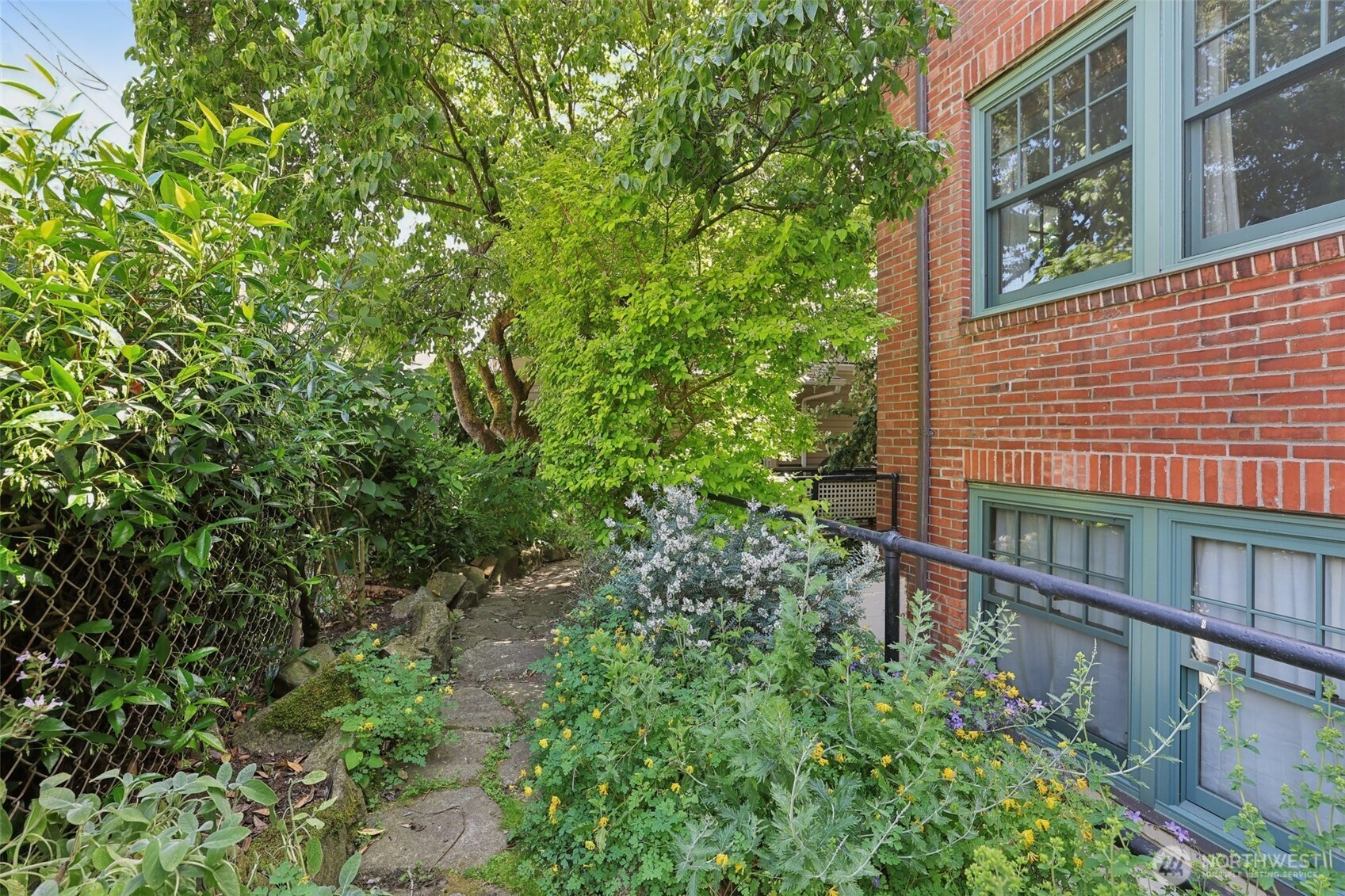 408 Bellevue Avenue E #206, Seattle, WA 98102