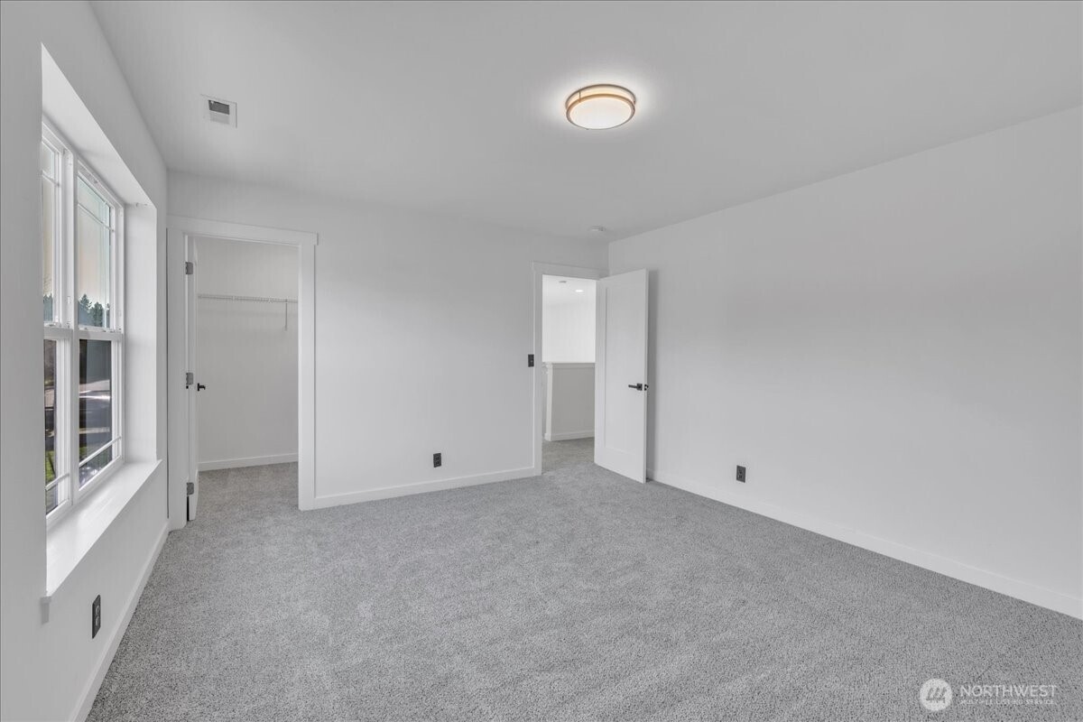 414 Easy Street SE, Rainier, WA 98576