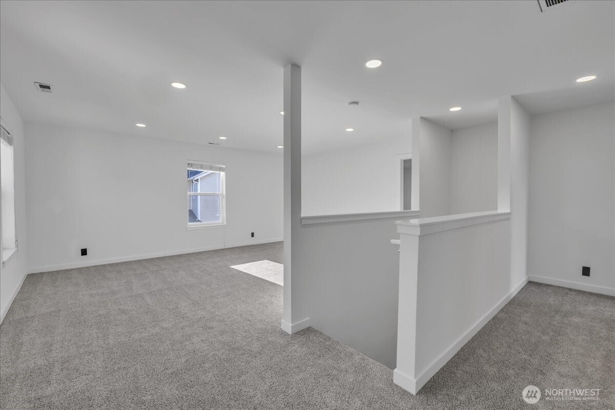 414 Easy Street SE, Rainier, WA 98576