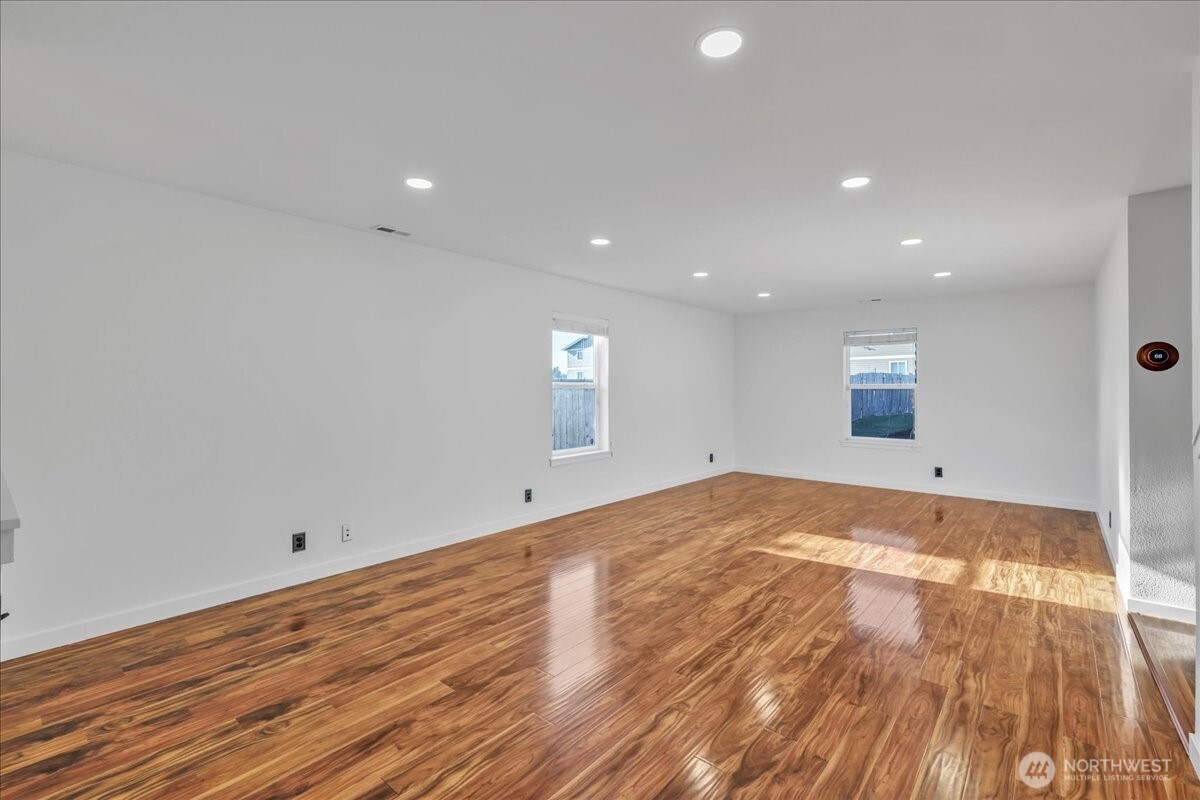 414 Easy Street SE, Rainier, WA 98576