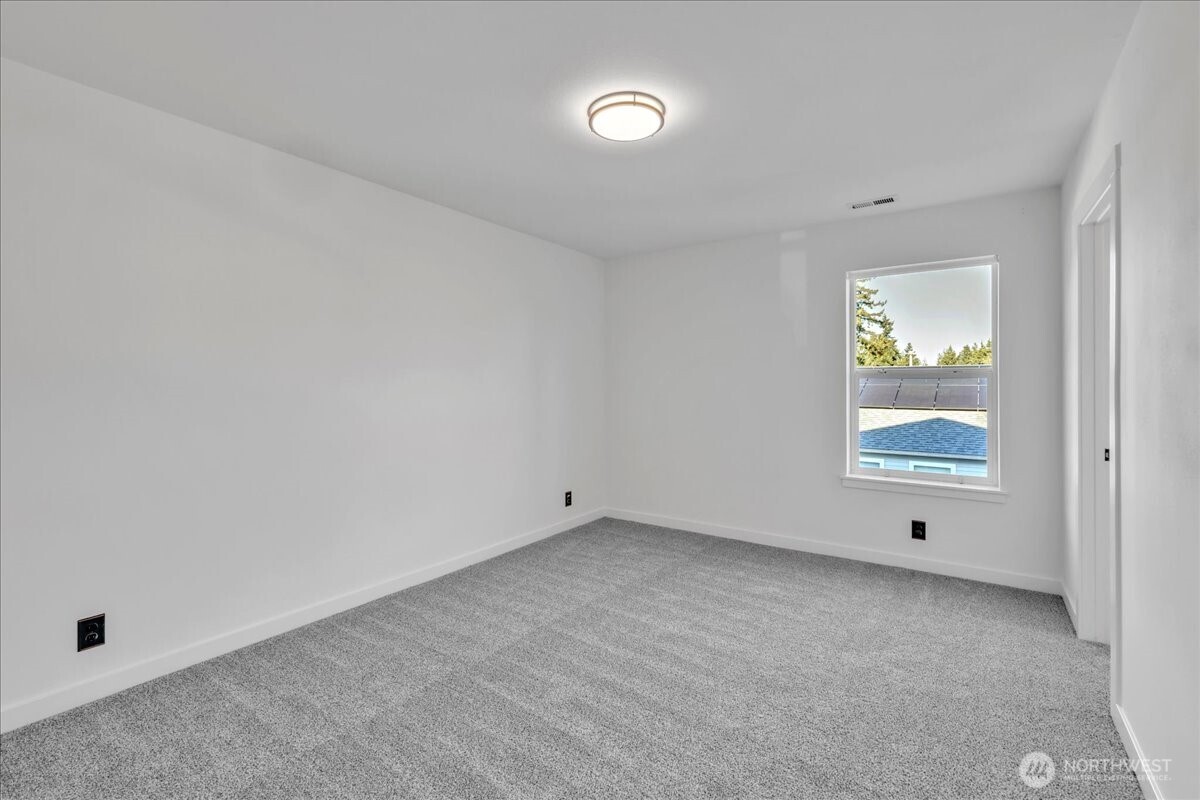 414 Easy Street SE, Rainier, WA 98576