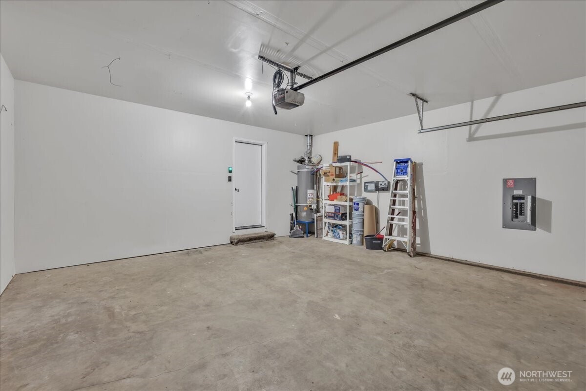 414 Easy Street SE, Rainier, WA 98576