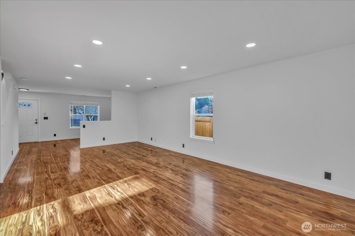 414 Easy Street SE, Rainier, WA 98576