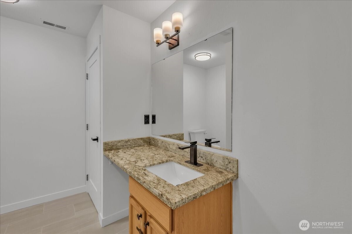 414 Easy Street SE, Rainier, WA 98576