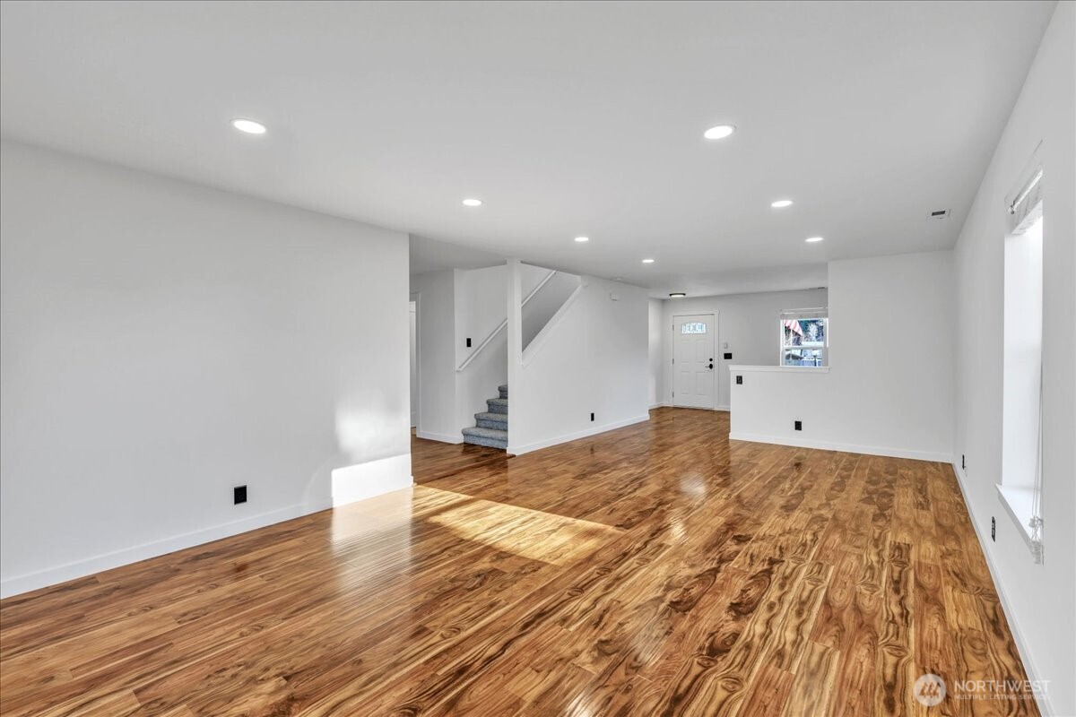 414 Easy Street SE, Rainier, WA 98576