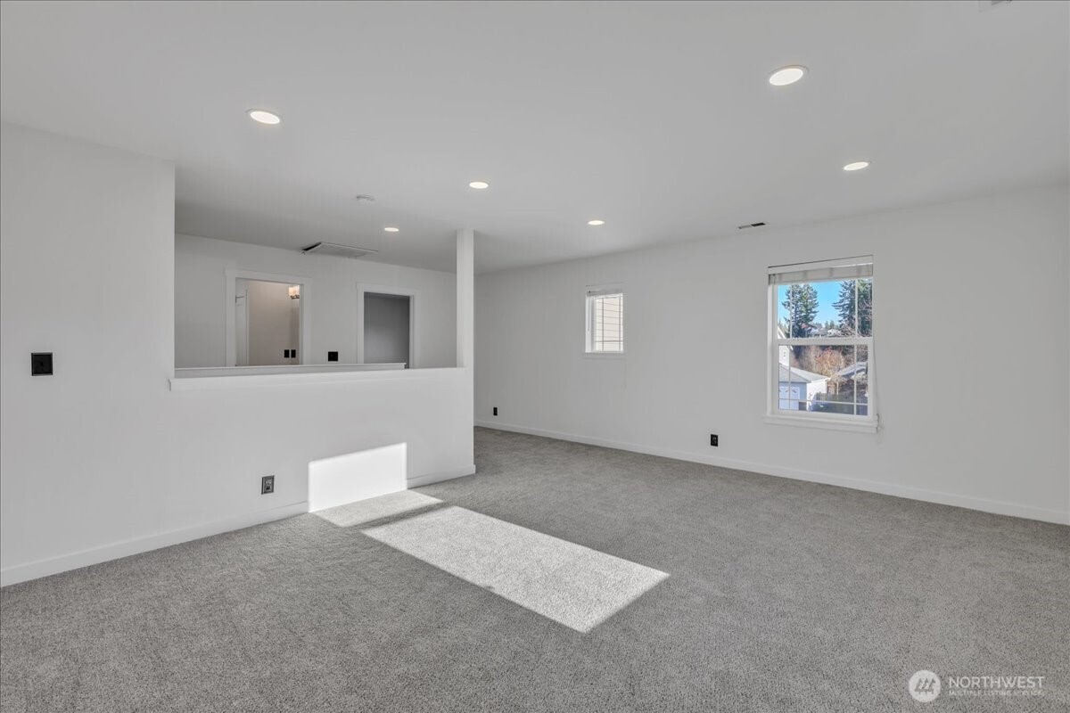 414 Easy Street SE, Rainier, WA 98576