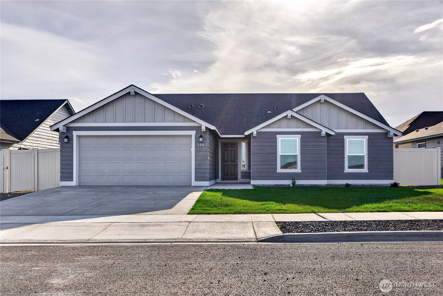 108 N Saratoga Way , Moses Lake, WA 98837