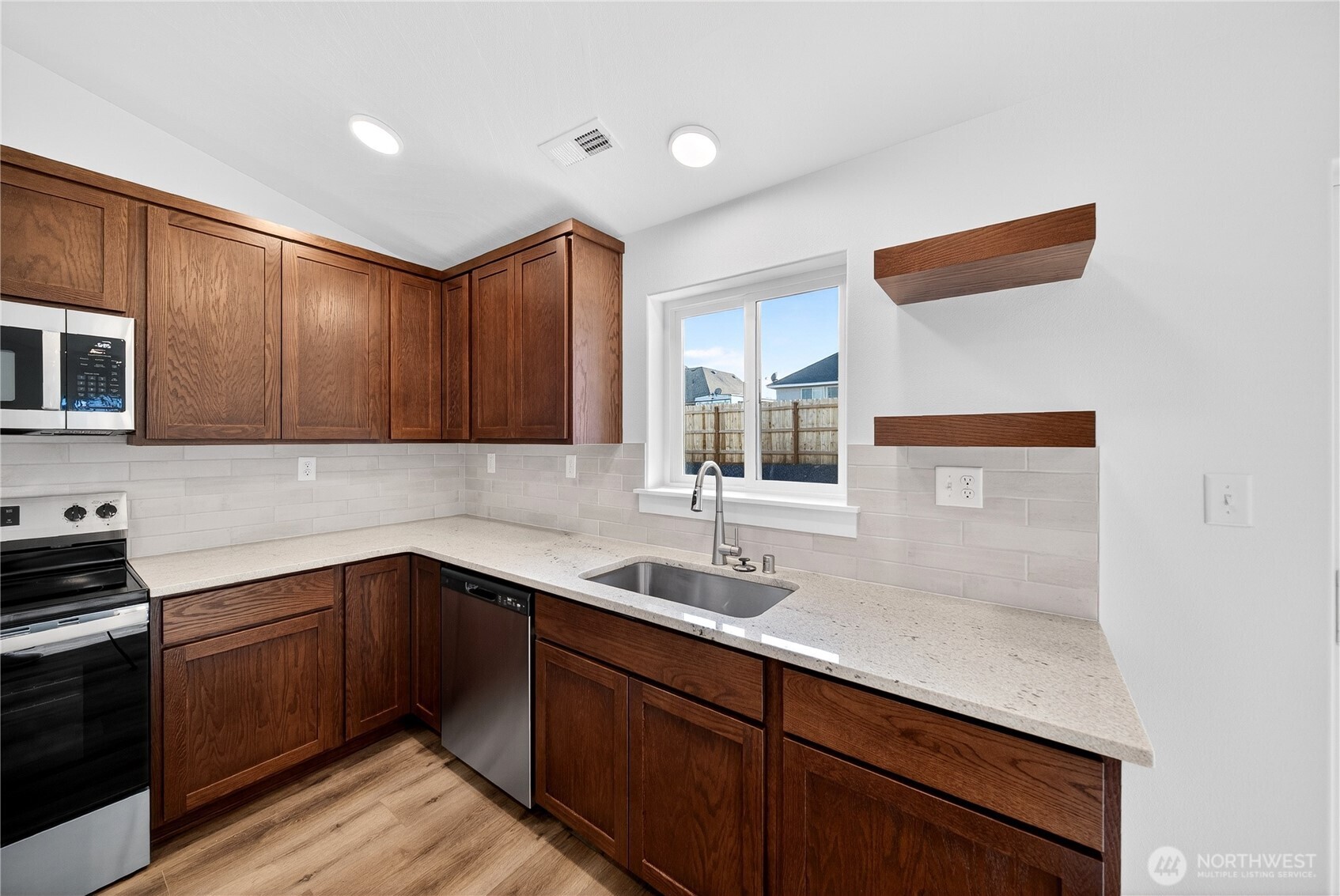 108 N Saratoga Way , Moses Lake, WA 98837