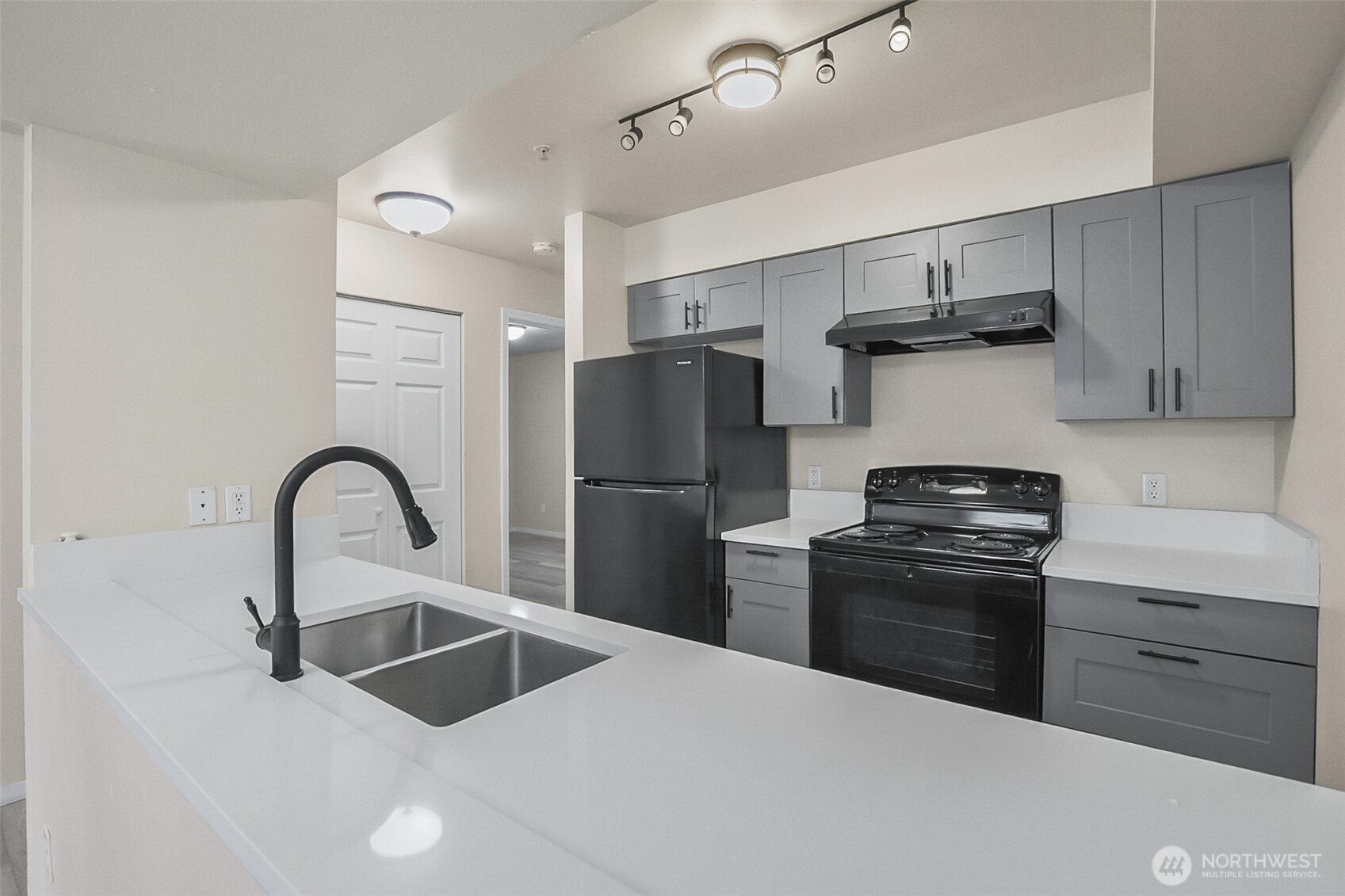 10240 Bridgeport Way SW, Lakewood, WA 98499