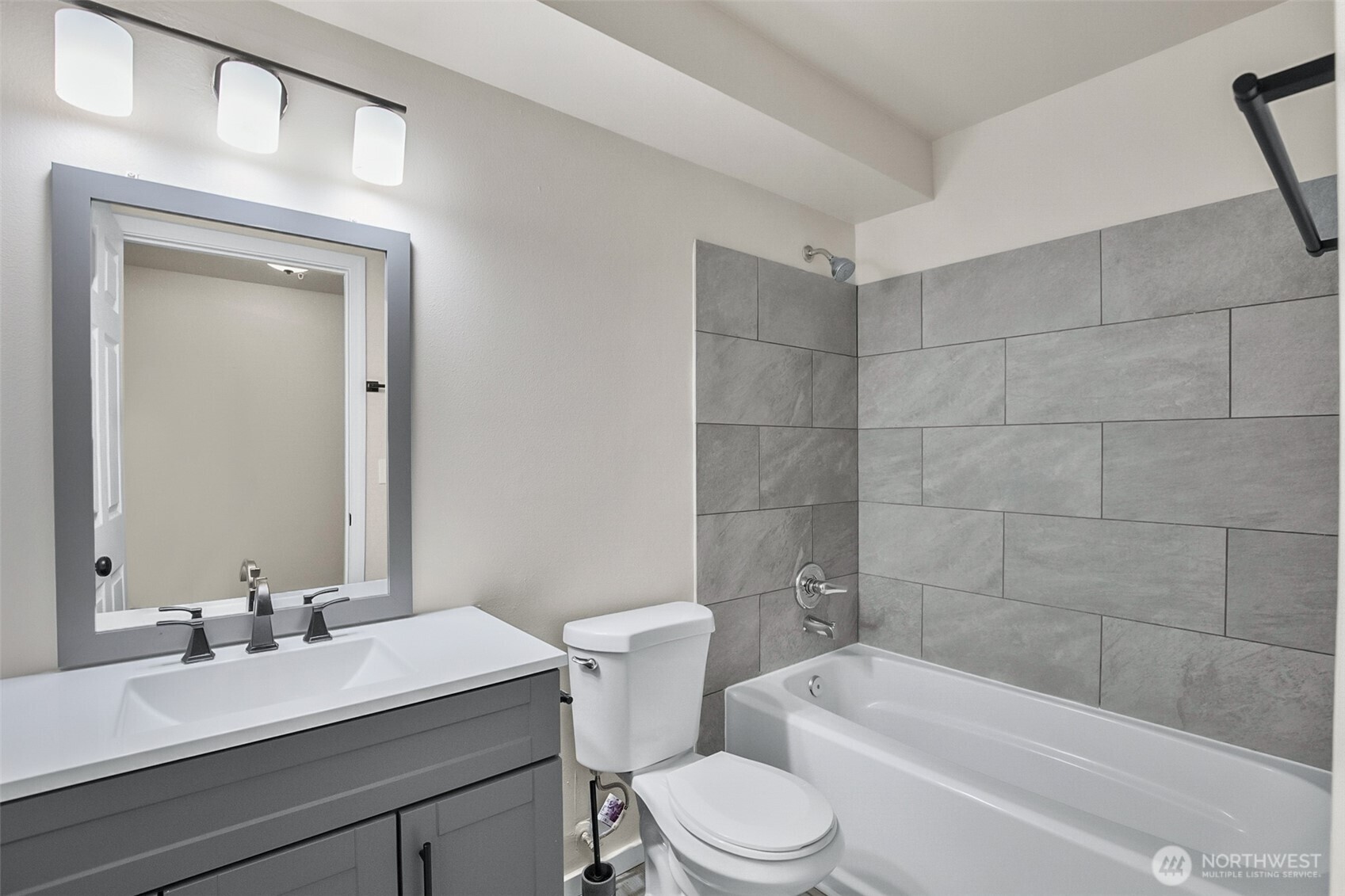 10240 Bridgeport Way SW, Lakewood, WA 98499