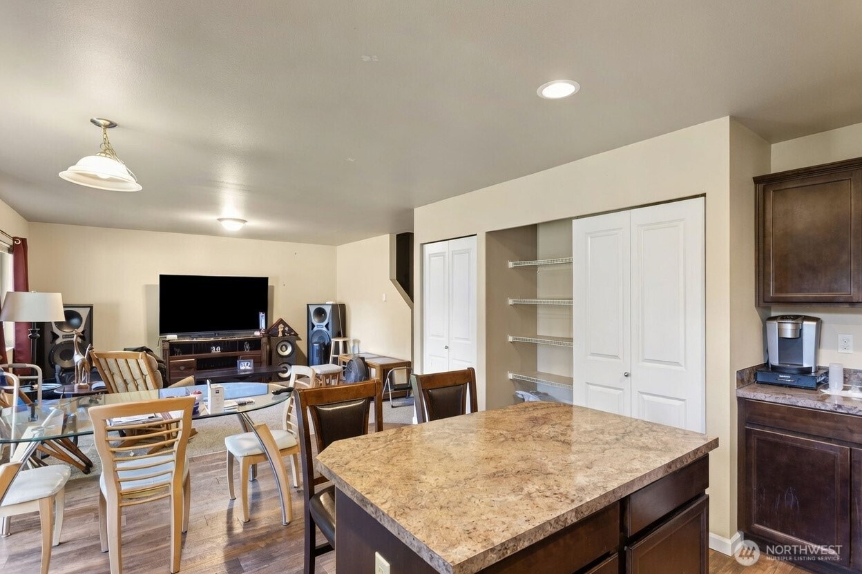 2315 SE Kelby Circle , Port Orchard, WA 98366-5556