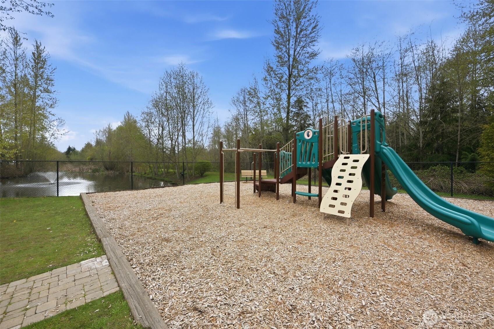 301 Wild Rose Street , Tacoma, WA 98466