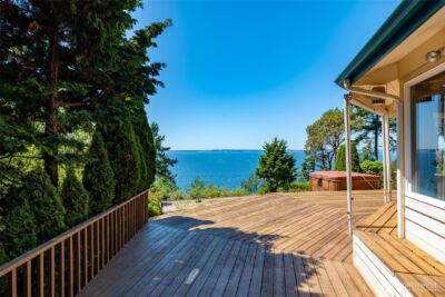 10 Edgewater Drive , Camano Island, WA 98282