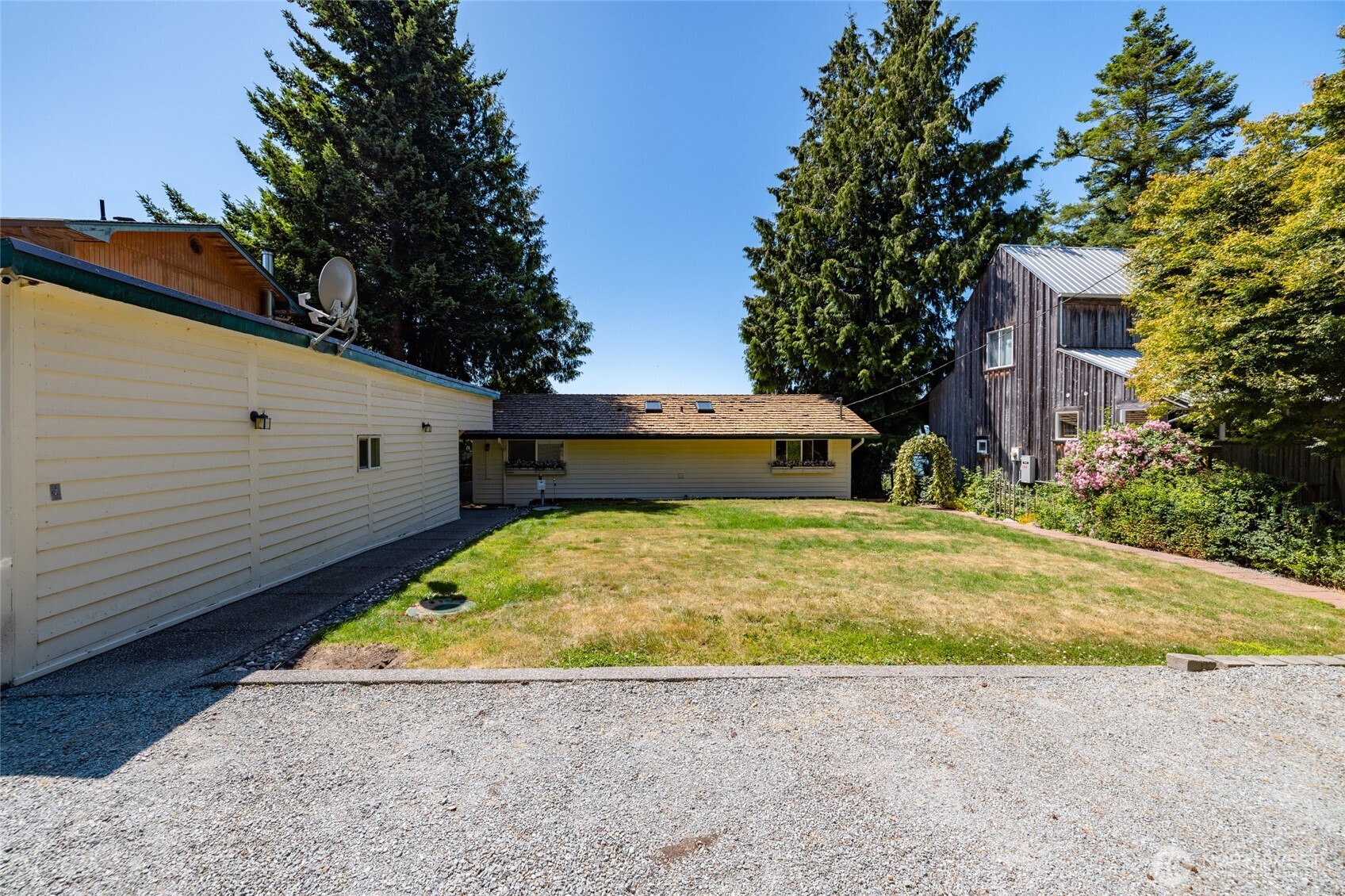 10 Edgewater Drive , Camano Island, WA 98282