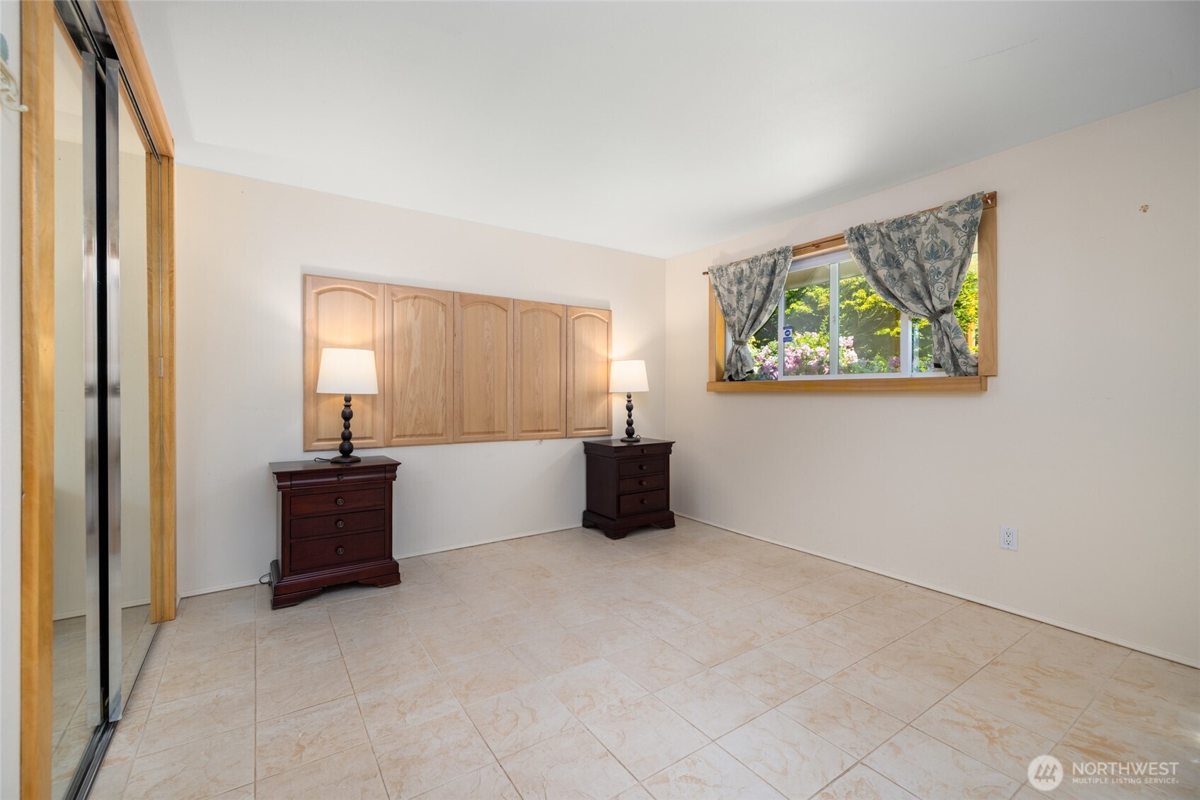 10 Edgewater Drive , Camano Island, WA 98282