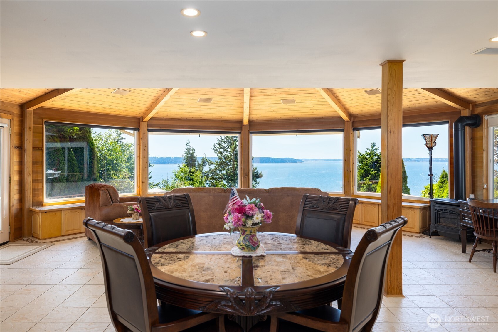 10 Edgewater Drive , Camano Island, WA 98282