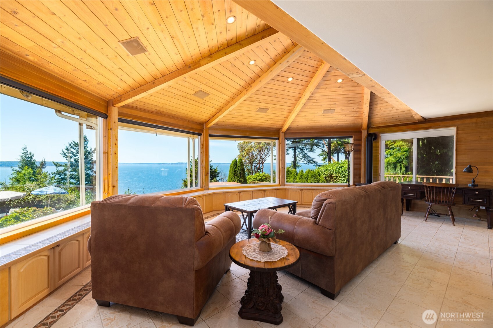10 Edgewater Drive , Camano Island, WA 98282
