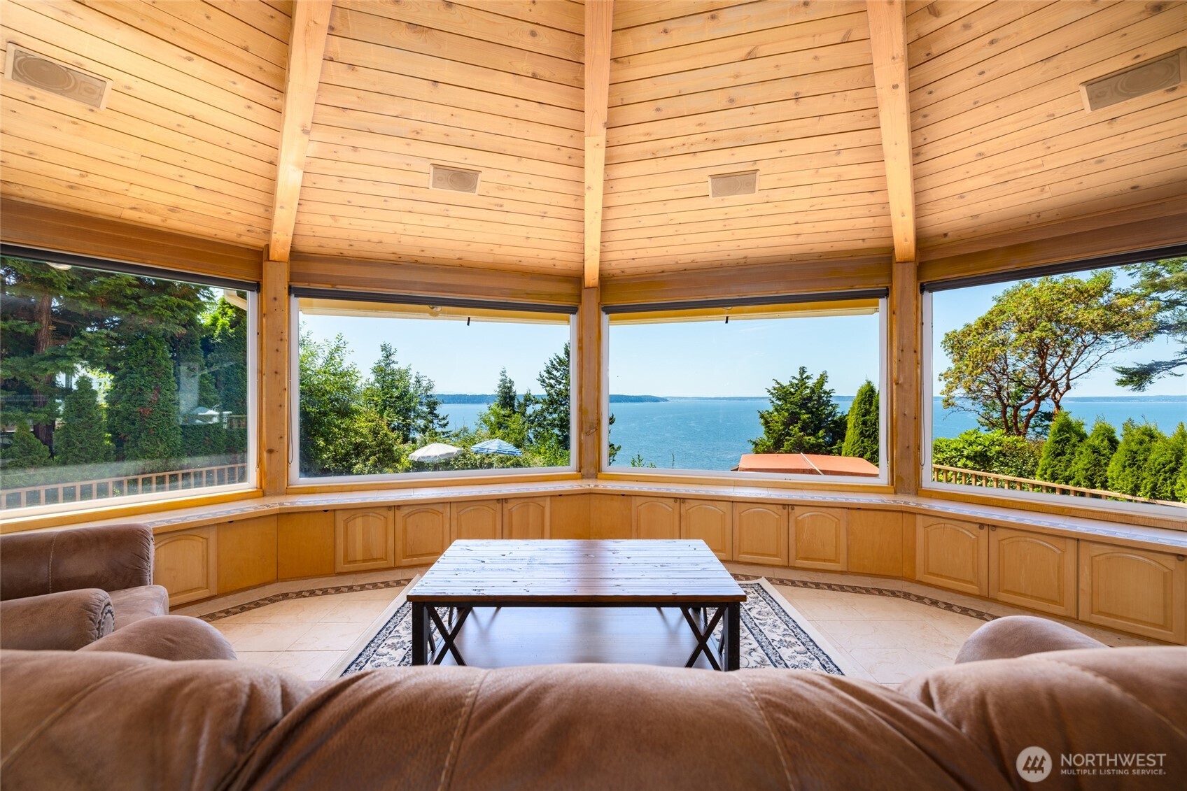 10 Edgewater Drive , Camano Island, WA 98282