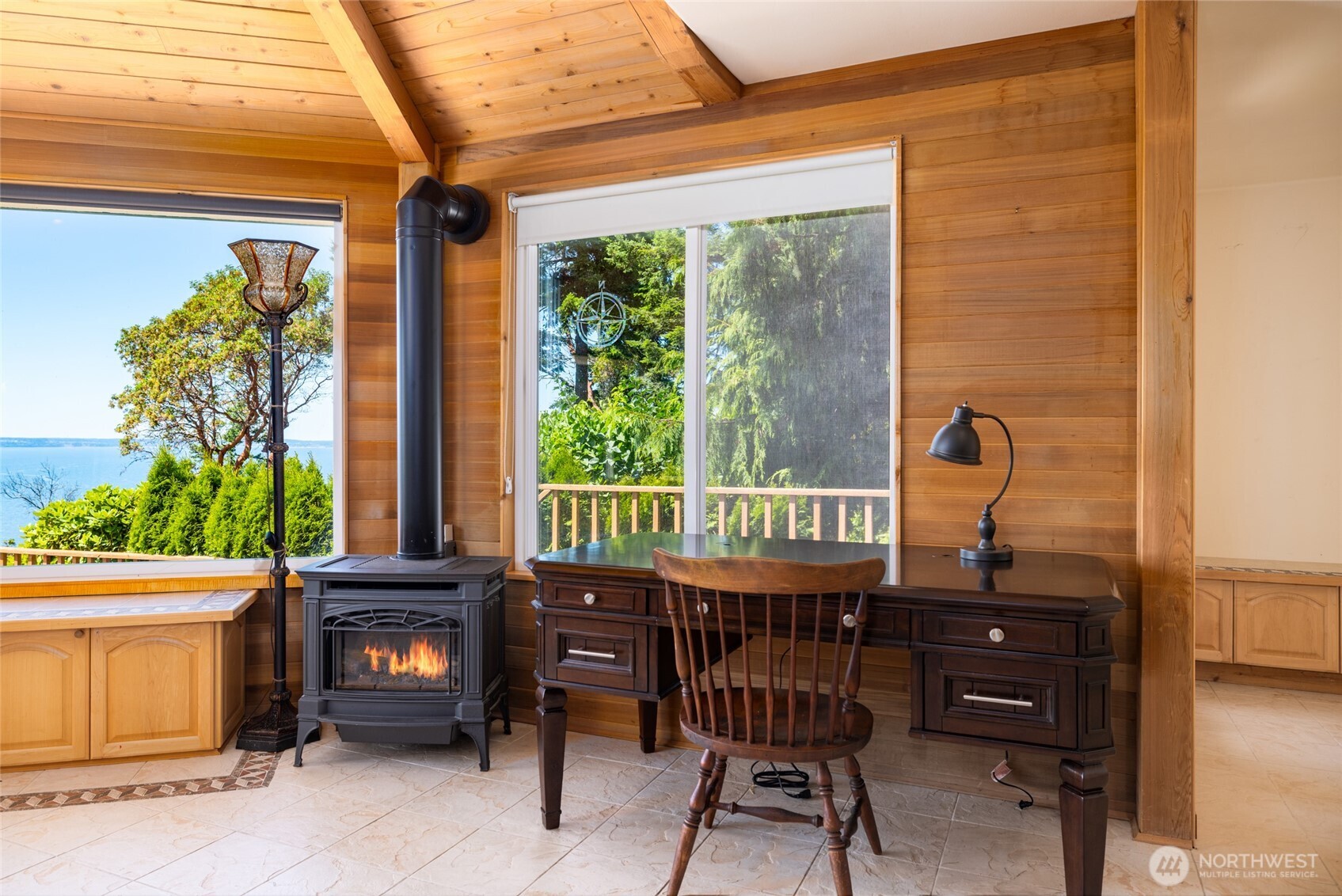 10 Edgewater Drive , Camano Island, WA 98282