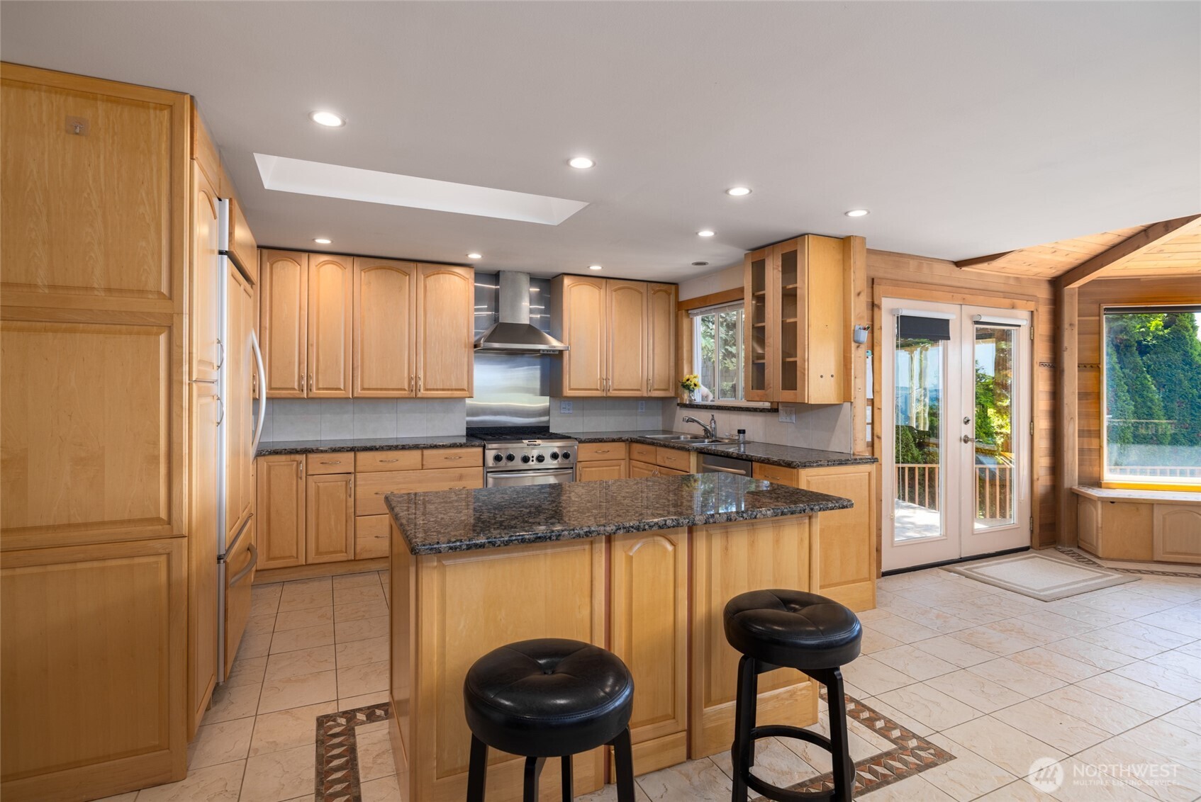 10 Edgewater Drive , Camano Island, WA 98282