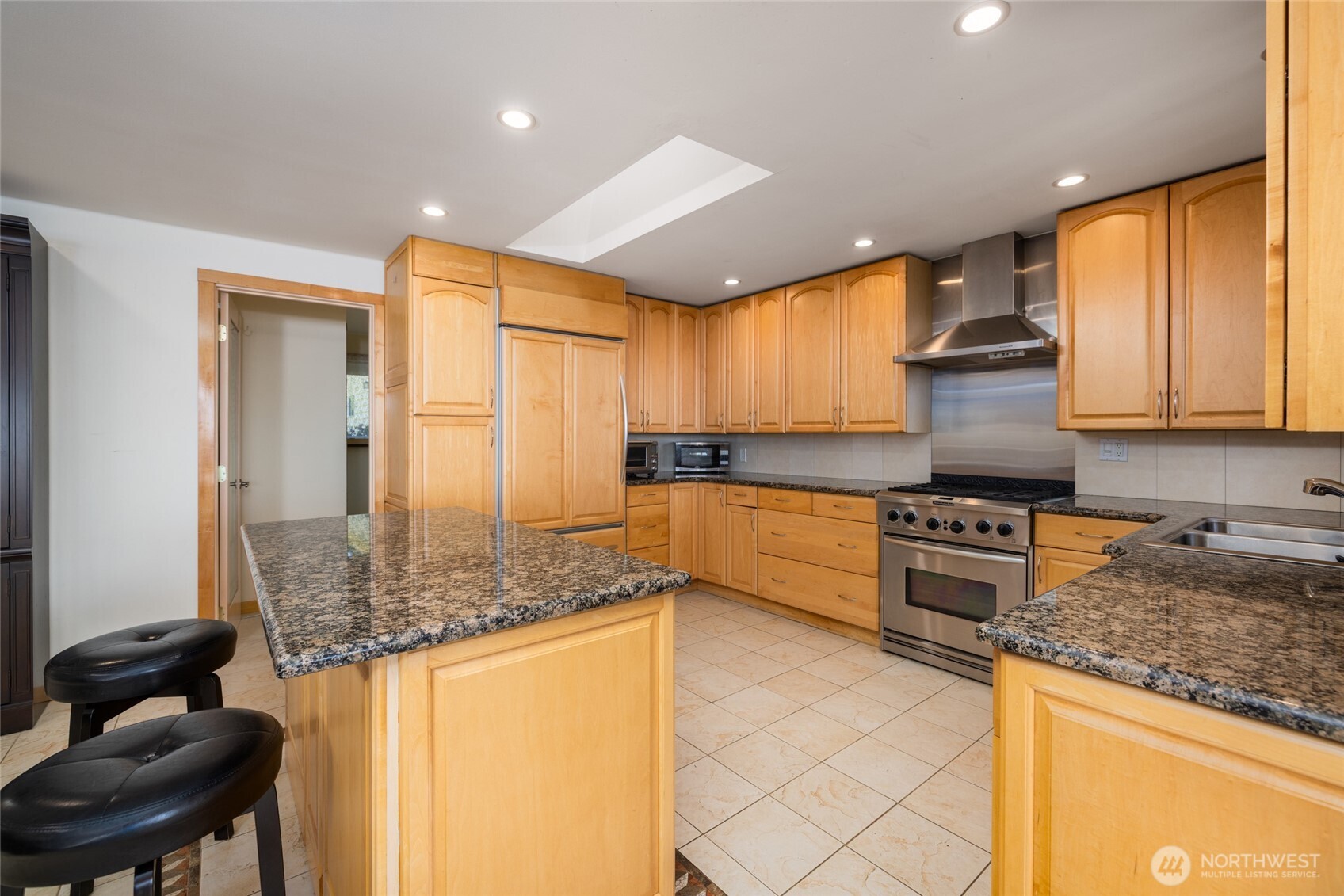 10 Edgewater Drive , Camano Island, WA 98282