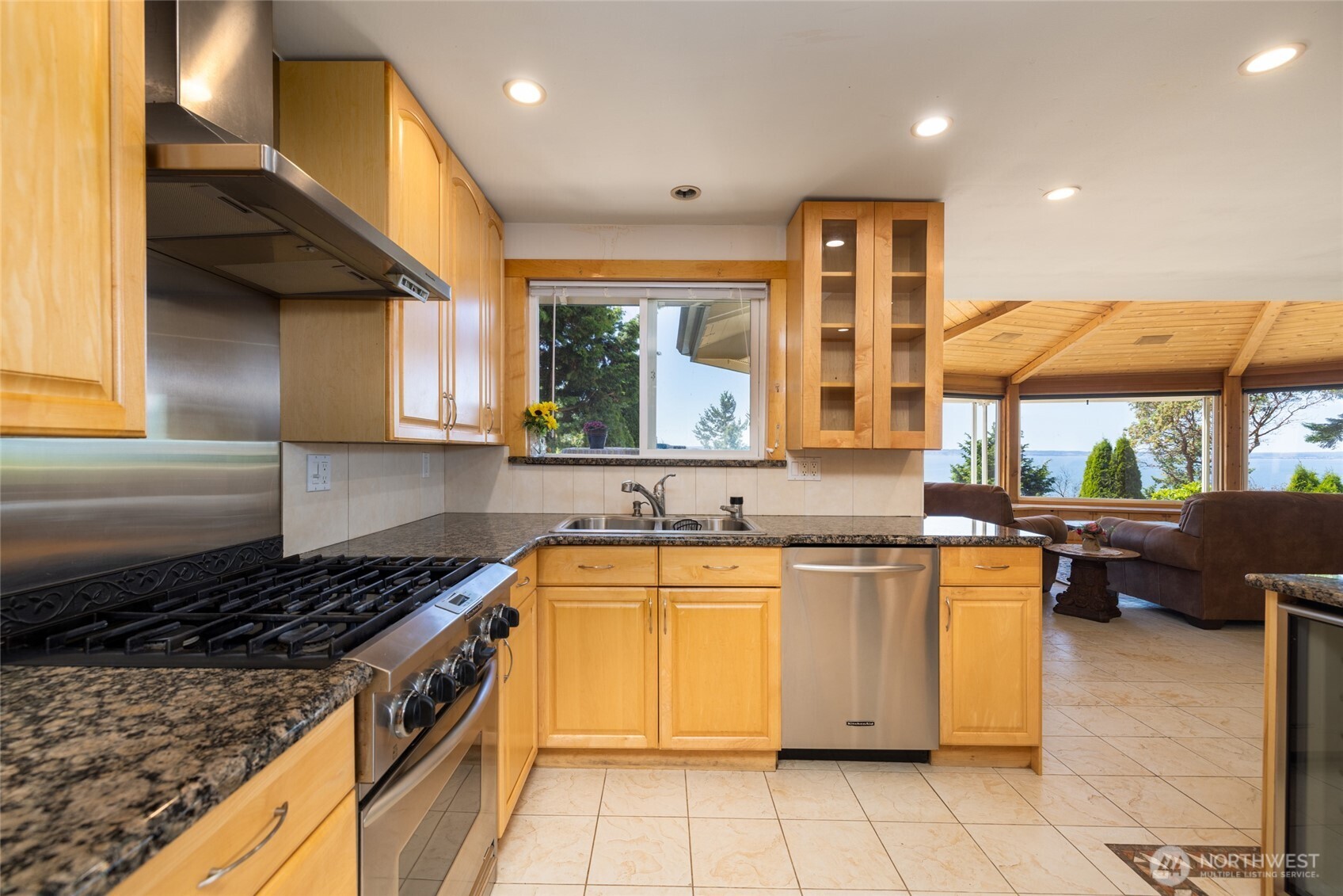 10 Edgewater Drive , Camano Island, WA 98282