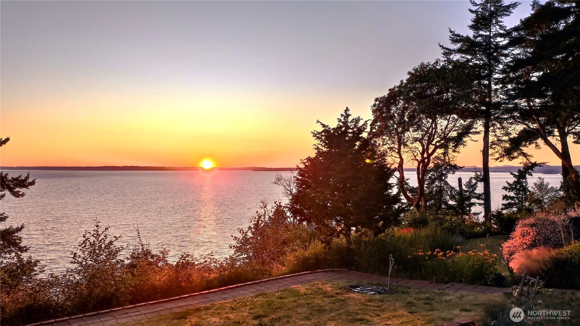 10 Edgewater Drive , Camano Island, WA 98282