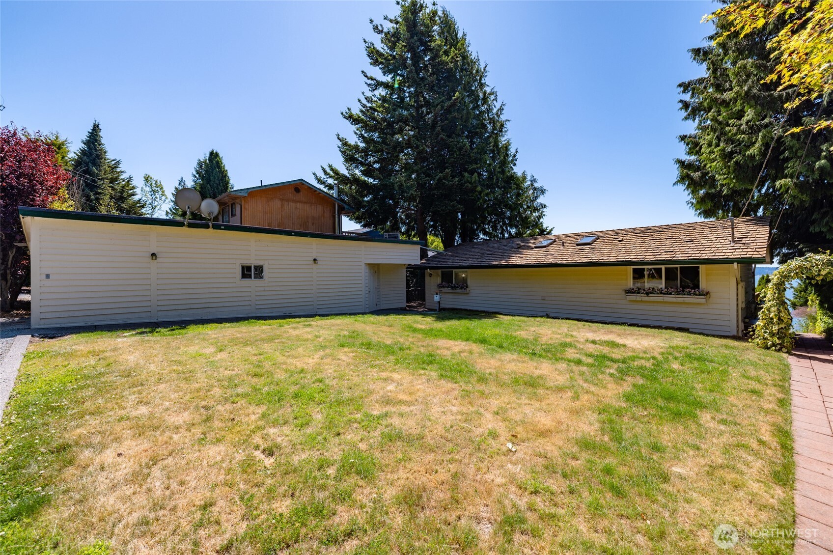 10 Edgewater Drive , Camano Island, WA 98282