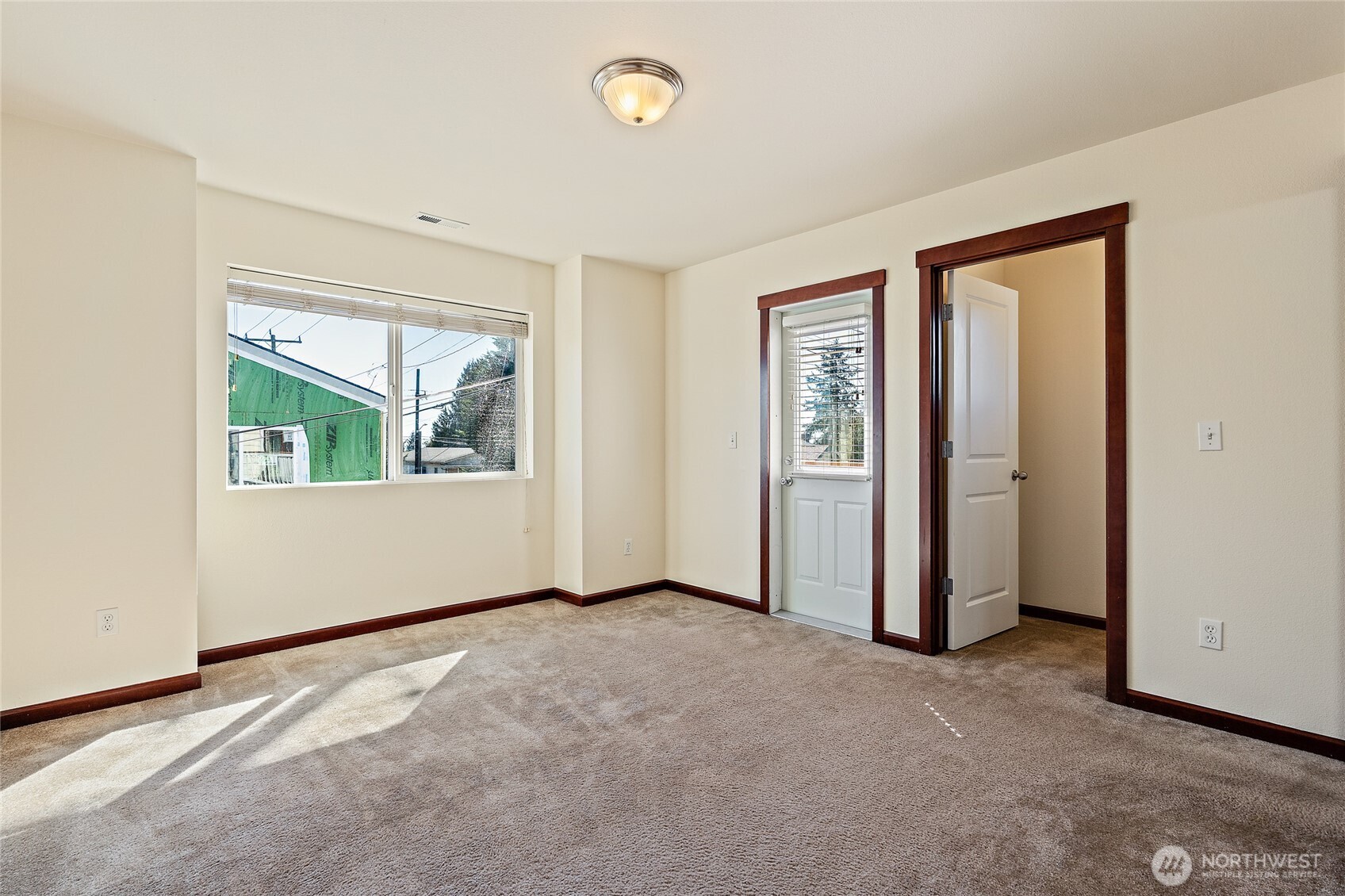 501 N 105th Street #C, Seattle, WA 98133