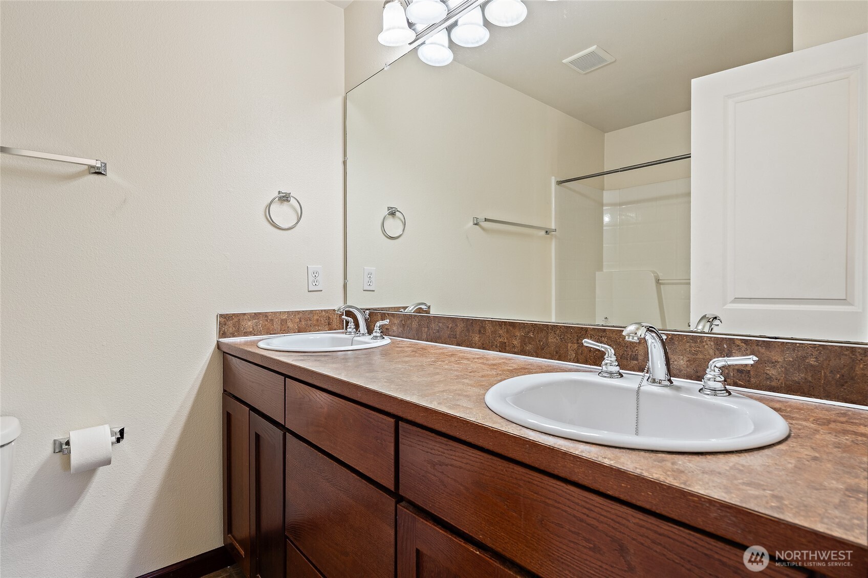 501 N 105th Street #C, Seattle, WA 98133