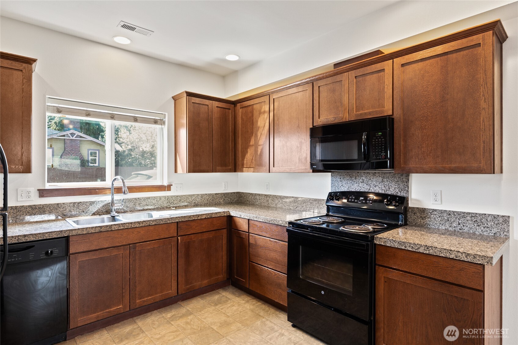 501 N 105th Street #B, Seattle, WA 98133